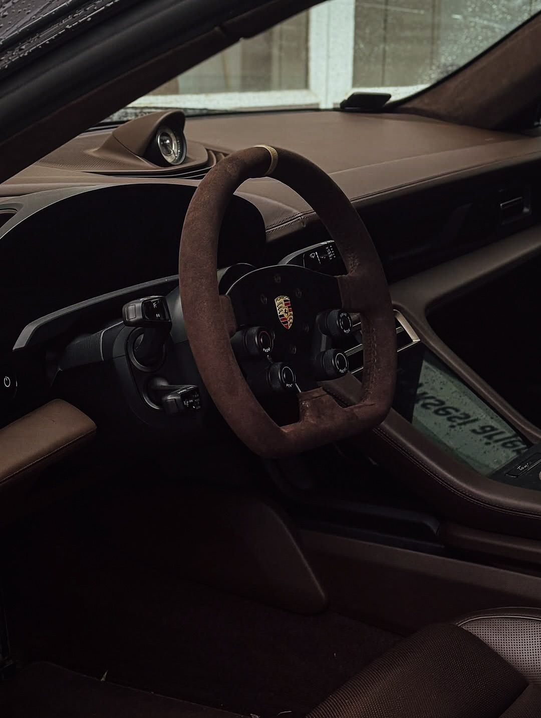 Interior piel y madera